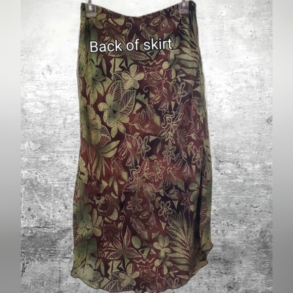 Skirt w/ Jungle Plants Design - Picture 4 of 14